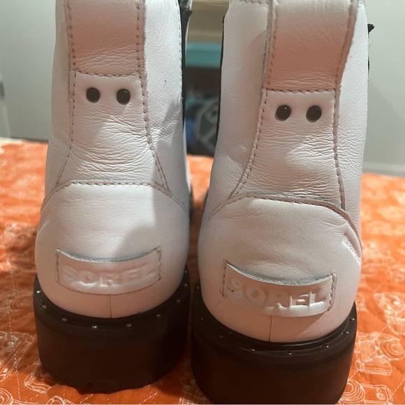 White boots - Picture 3 of 3